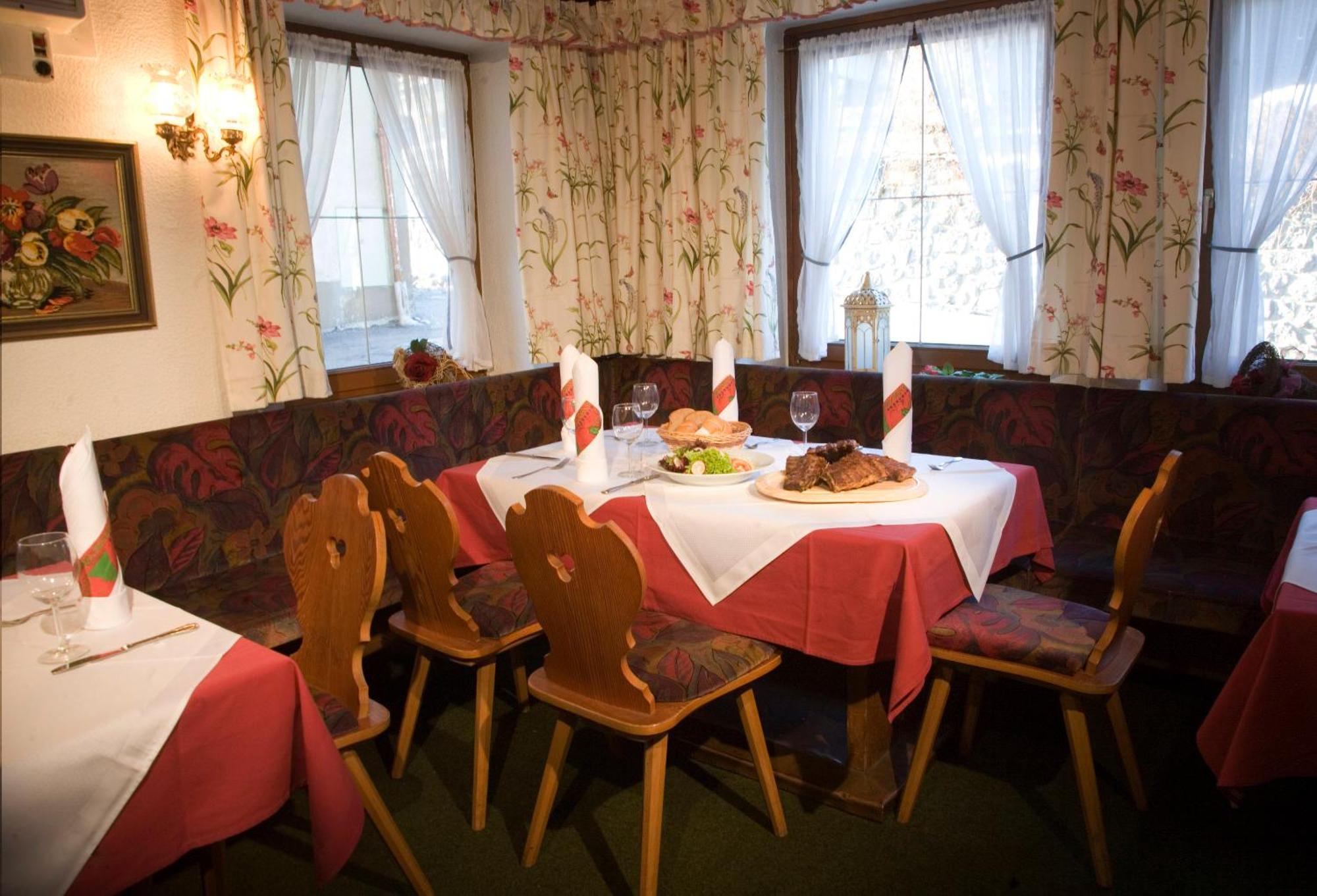 Hotel Vomperhof エクステリア 写真